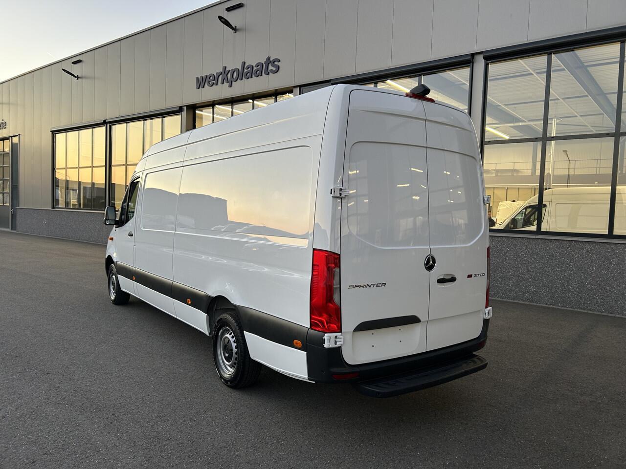 Mercedes-Benz SPRINTER 317 CDI L3 H2 MBUX / 360 Camera / Geveerde stoel / Navigatie / Cruise control / Airco / 270 Graden achterdeuren