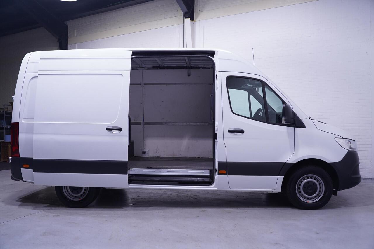 Mercedes-Benz SPRINTER 317 CDI 170 pk Aut. L2H2 Navi, Camera Laadruimte Pakket, Cruise Control, PDC V+A, 3-Zits