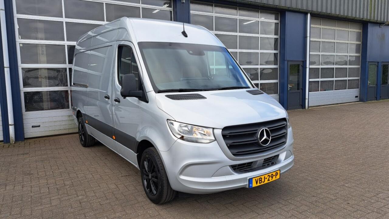 Mercedes-Benz SPRINTER 319CDI 3.0V6 190PK L2H2 / M-Bux / 3.500kg Trekhaak / Leer / Dis