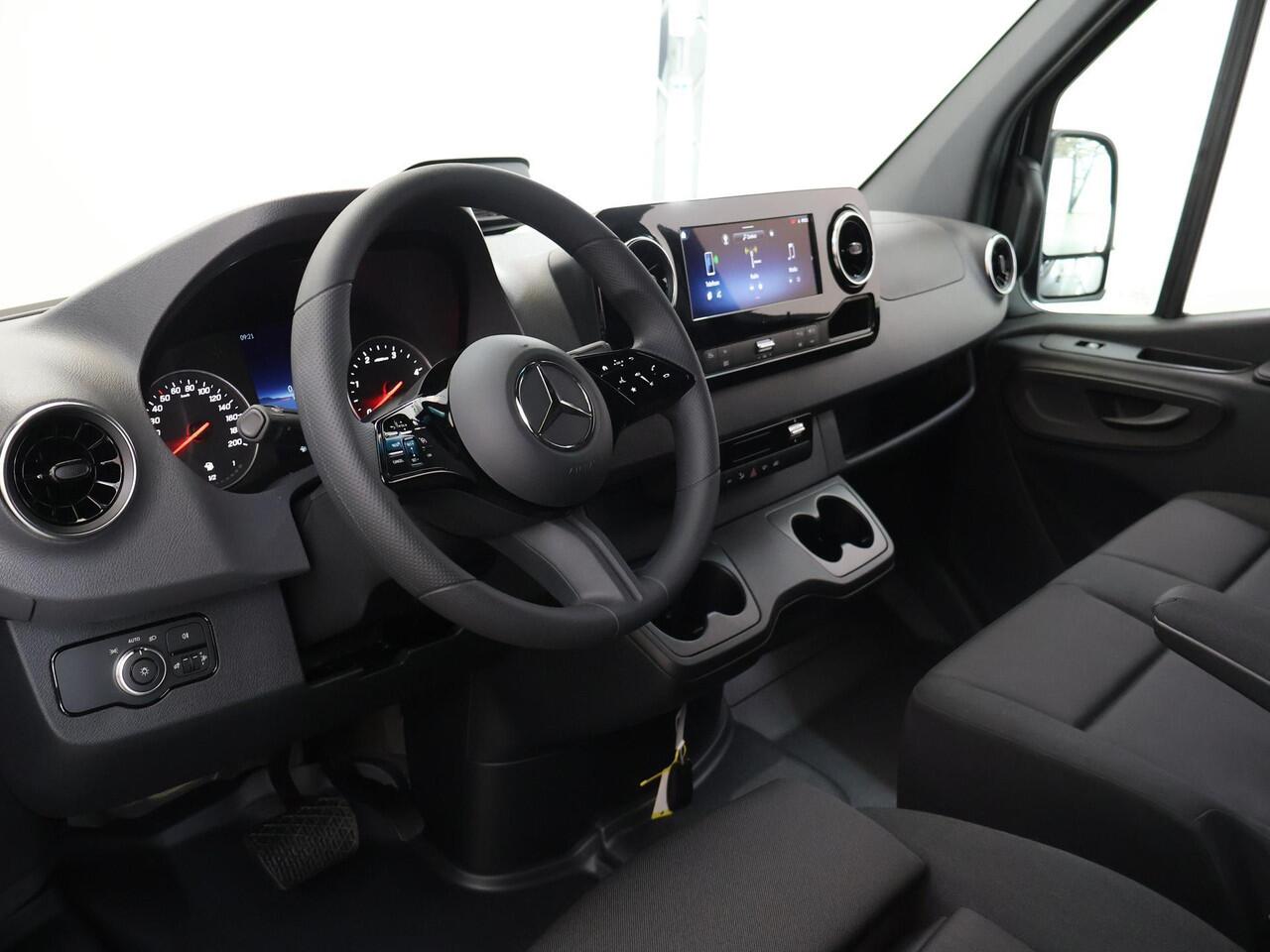 Mercedes-Benz SPRINTER 315 CDI | L2 H2 | RWD | Aut. | PRO | BPM VRIJ! | ACHTERUITRIJCAMERA | 3500 KG AHW | DODEHOEKASSISTENT | AIRCO | CRUISE | CARPLAY | ANDROID AUTO | METALLIC | 3-ZITS | MBUX SYSTEEM GROOT