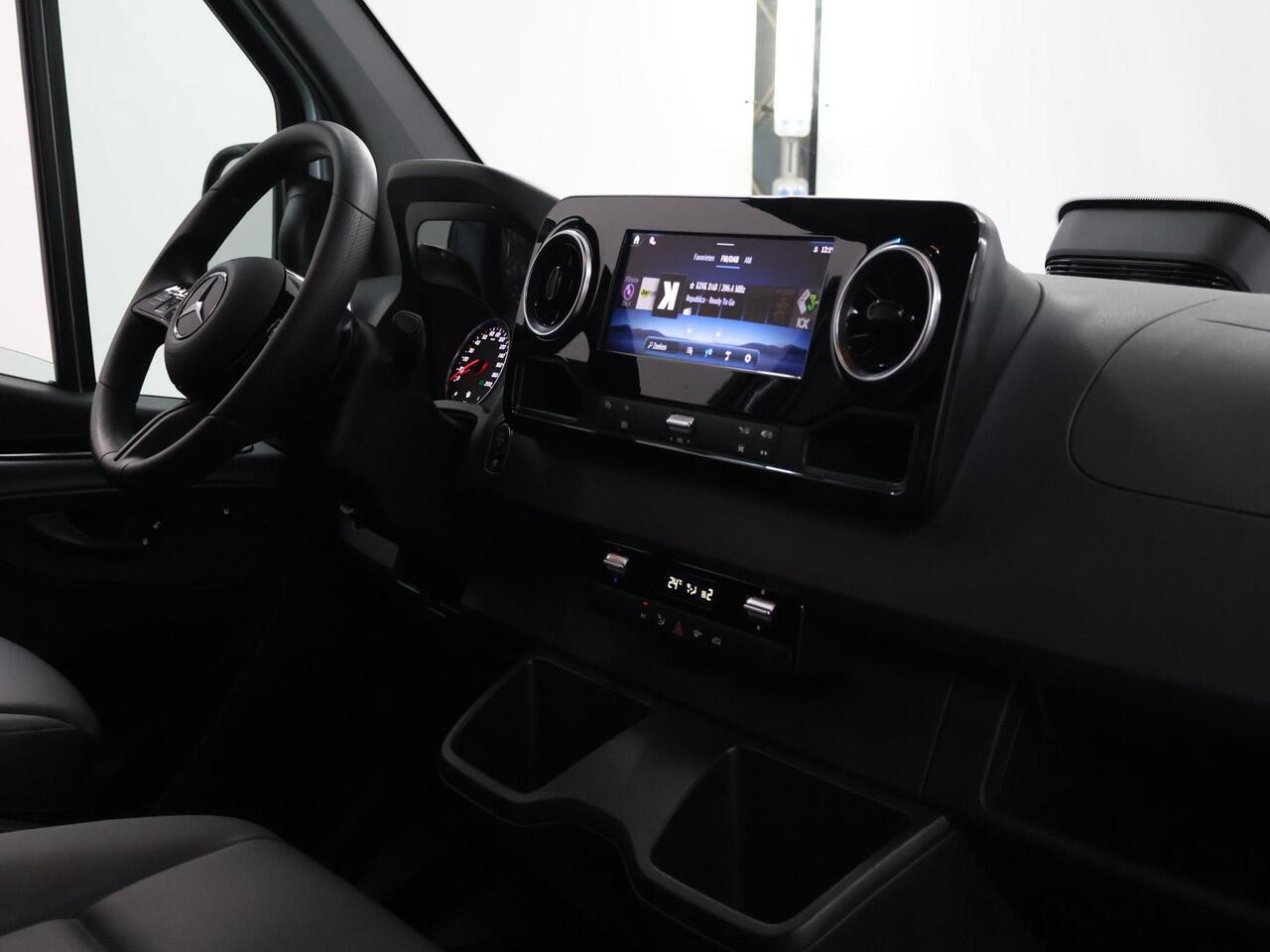 Mercedes-Benz SPRINTER 319 CDI | L2 H2 | PRO | AUT. | LED | 3500 KG AHW VOORBEREIDING | STOELVERWARMING | ACHTERUITRIJCAMERA | METALLIC | E4S SMARTPHONE INTEGRATIE | DODEHOEKDETECTIE | LICHTMETALEN VELGEN