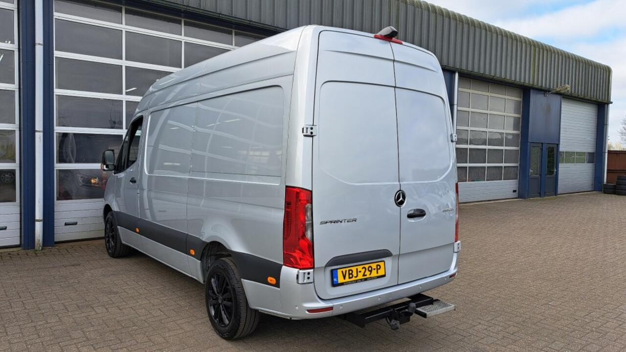 Mercedes-Benz SPRINTER 319CDI 3.0V6 190PK L2H2 / M-Bux / 3.500kg Trekhaak / Leer / Dis