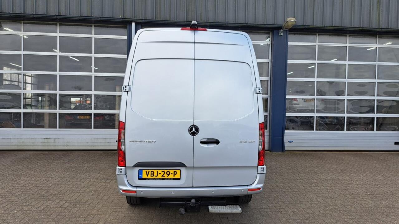 Mercedes-Benz SPRINTER 319CDI 3.0V6 190PK L2H2 / M-Bux / 3.500kg Trekhaak / Leer / Dis