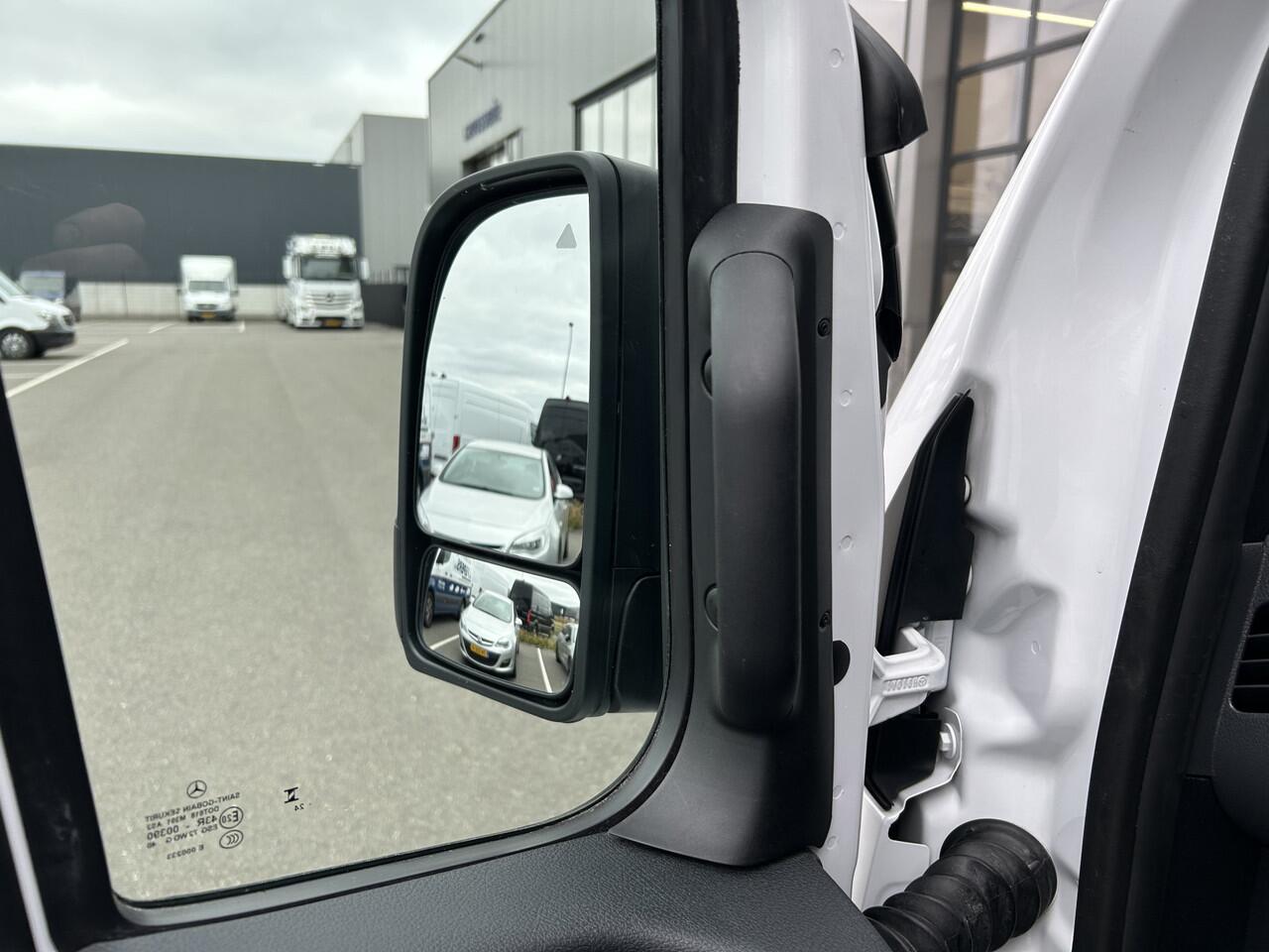 Mercedes-Benz SPRINTER 317 CDI L2 H2 Pro LED / MBUX / Navigatie / Camera / Parkeersensoren / Cruise control / Airco / 270 Graden achterdeuren