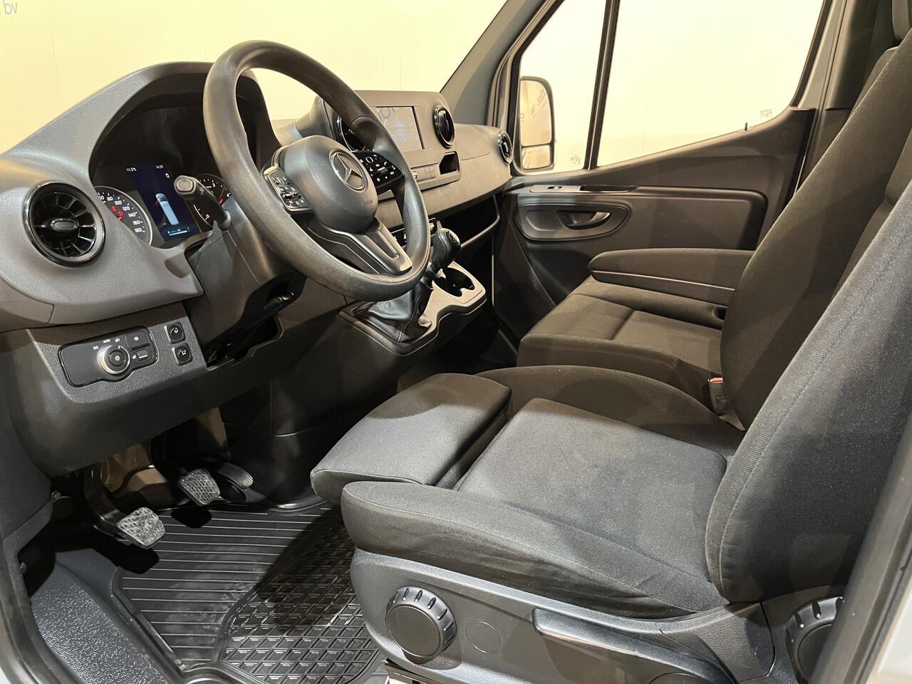 Mercedes-Benz SPRINTER 317 CDI L2H2 RWD / Euro 6 / LED / Airco / Cruise Control / Camera / Trekhaak / CarPlay