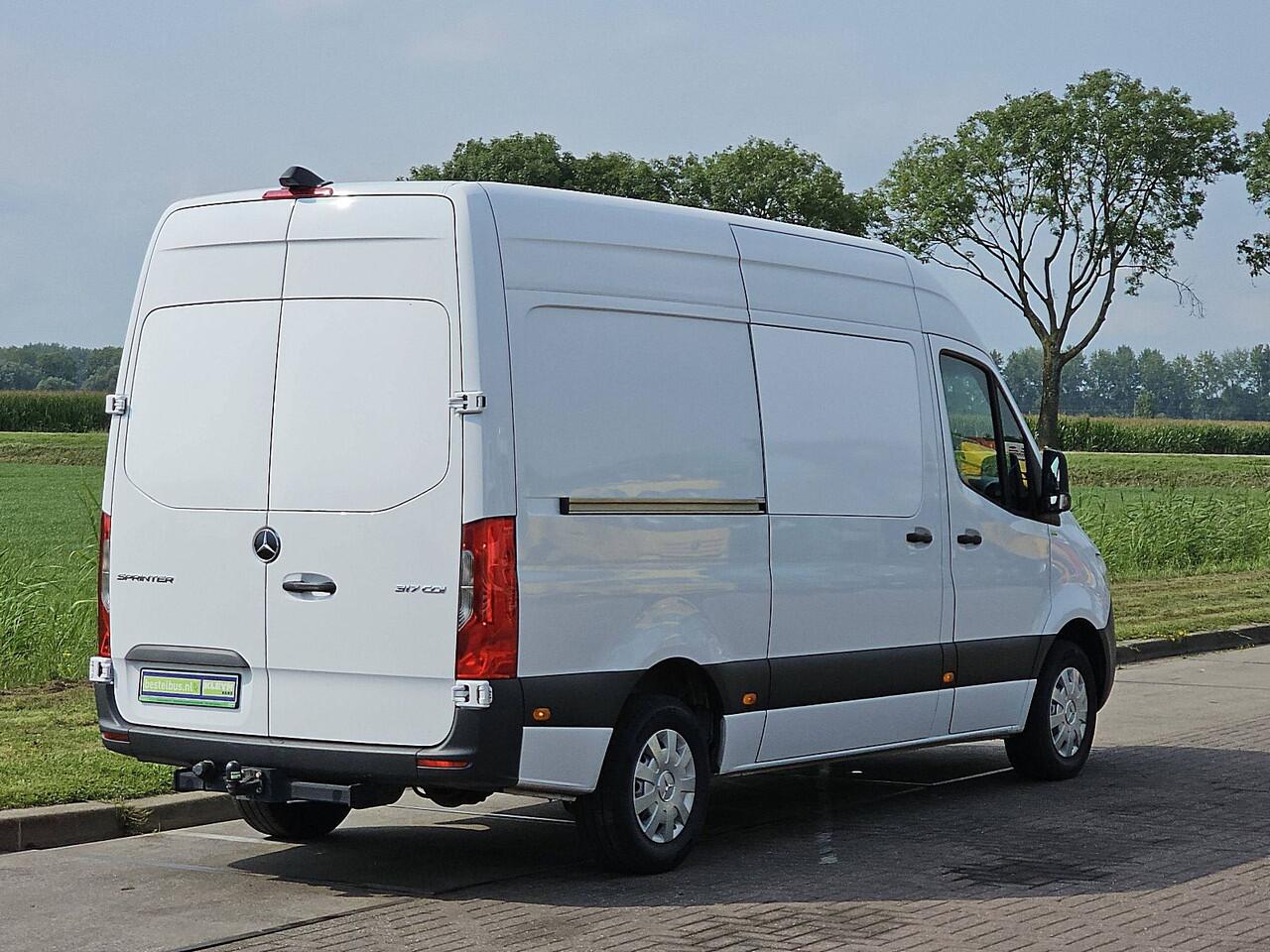 Mercedes-Benz SPRINTER 317 1.9 CDI L2H2 RWD 3.5t-Trekhaak Camera Mbux Airco Euro6 170 PK!