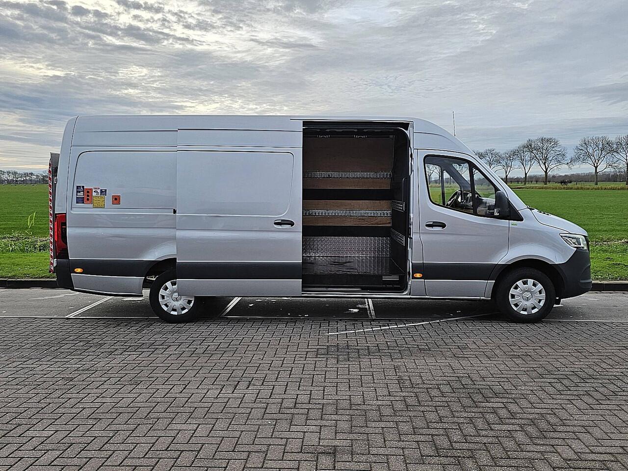 Mercedes-Benz SPRINTER 317 L3H2 LAADKLEP, automaat, airco, navi, mbux, LED, camera