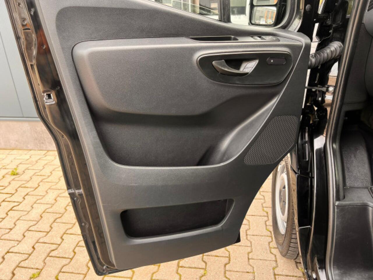 Mercedes-Benz SPRINTER 319 1.9 CDI L2H2 RWD VVB BLACK EDITION LAGE KMSTAND VVB329 BPM vrij! Benut nu nog uw voordeel!