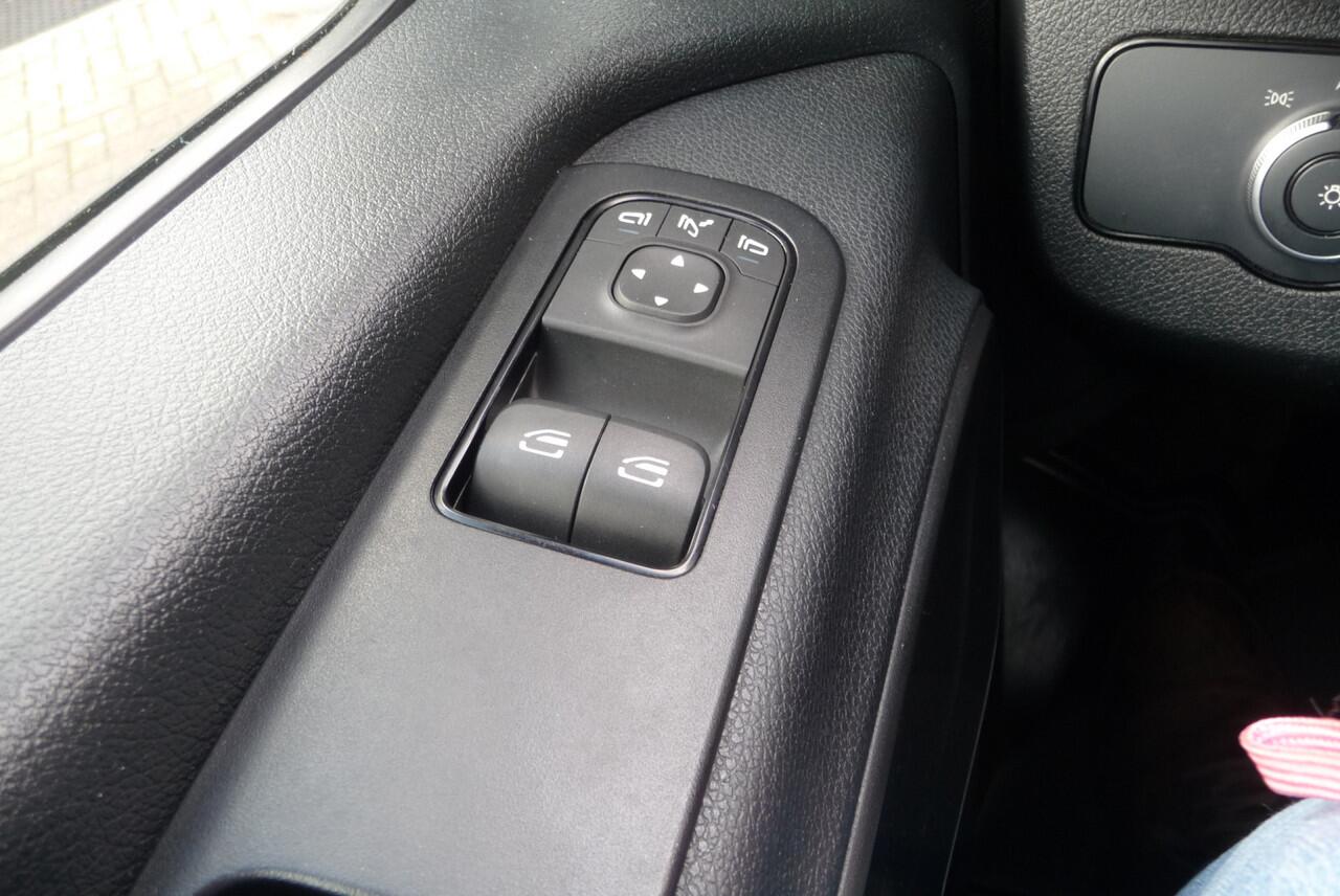 Mercedes-Benz SPRINTER 215 1.9 CDI L2H2 FWD Autm trekhaak, camera