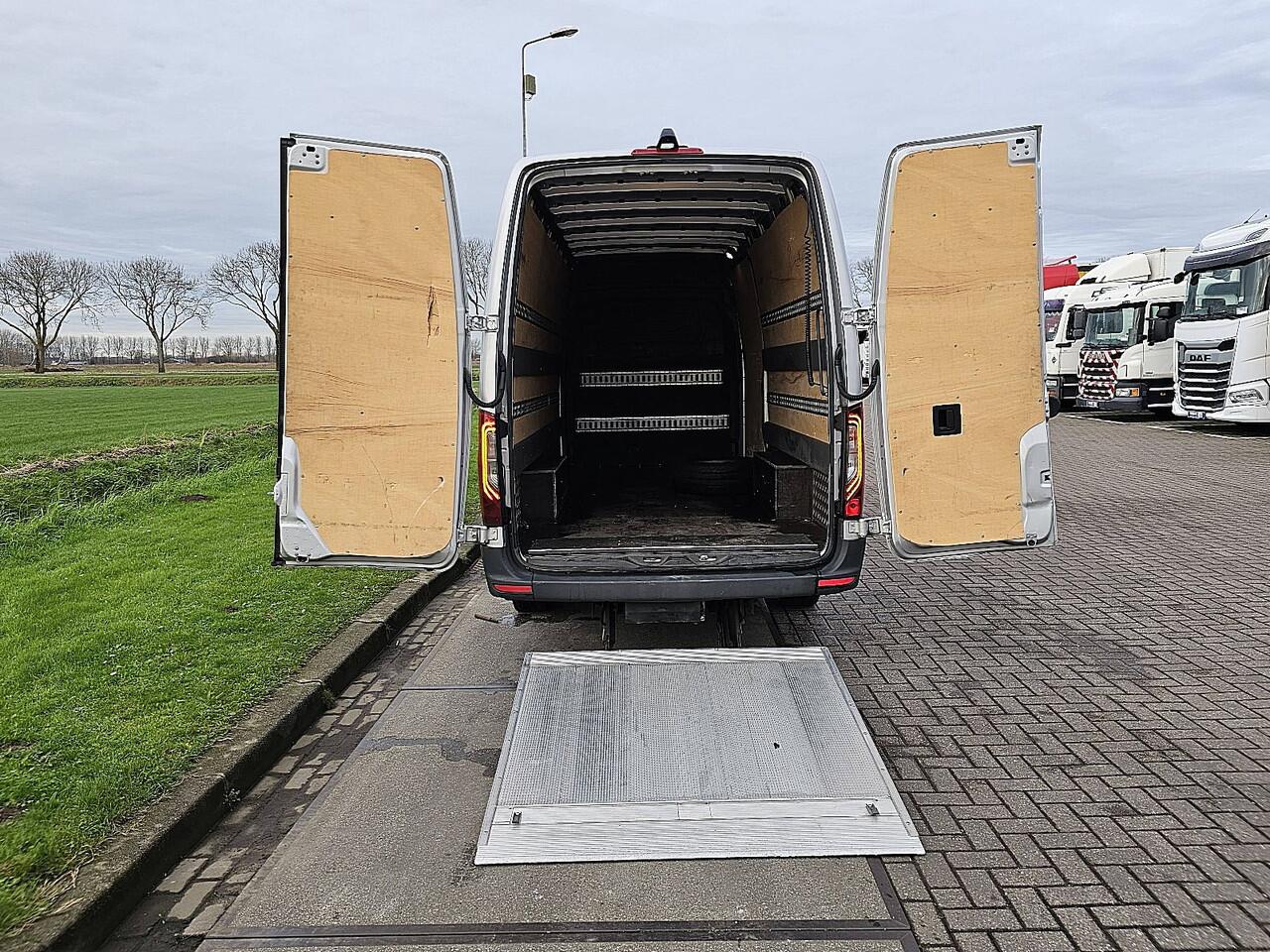 Mercedes-Benz SPRINTER 317 L3H2 LAADKLEP, automaat, airco, navi, mbux, LED, camera