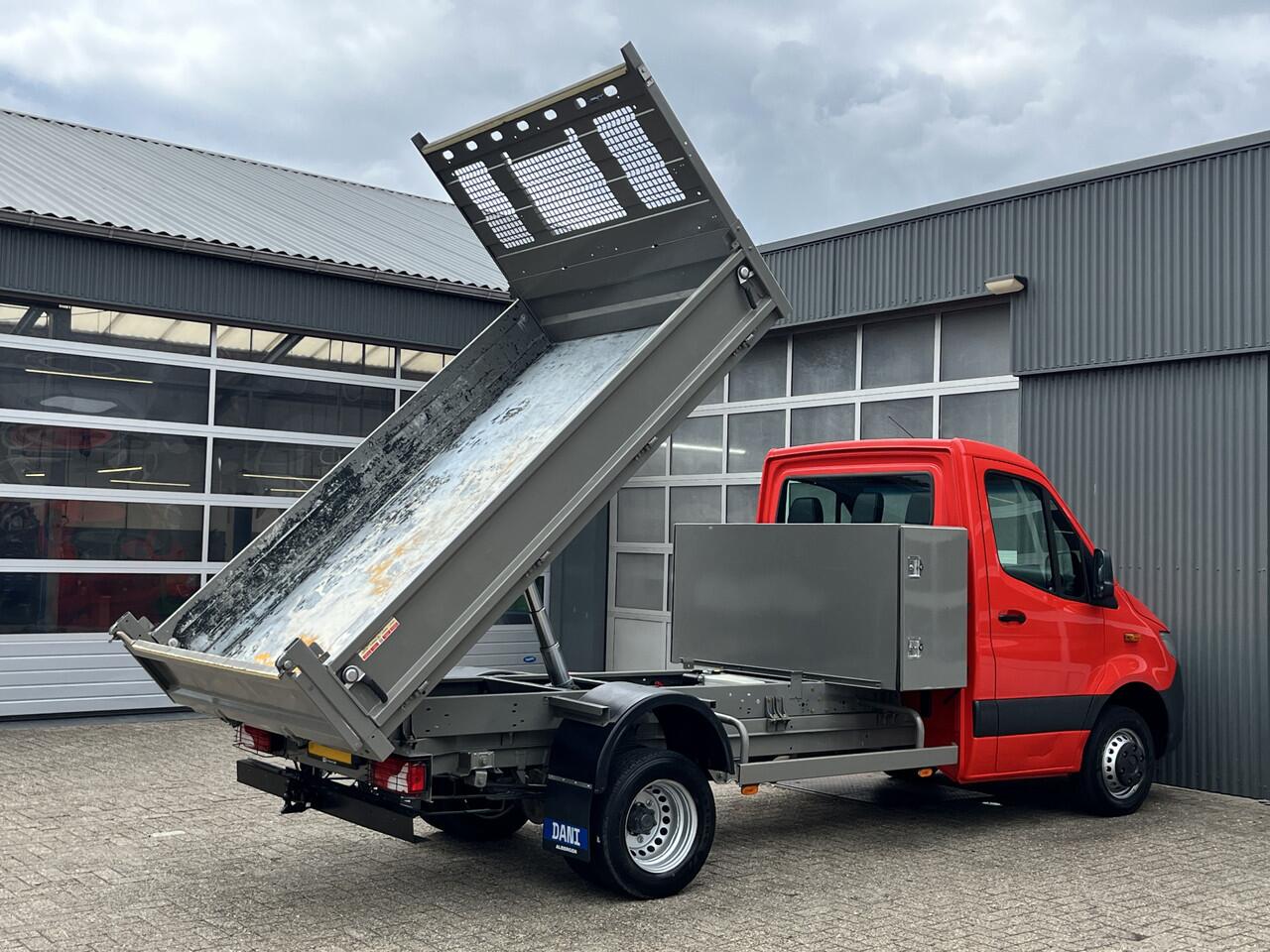 Mercedes-Benz SPRINTER 514 2.2 CDI Kipper Airco Trekhaak 3500kg trekgewicht Telefoonverbinding 3-Persoons Gereedschapskist Kieper Open laadbak Bpm vrij voor particulier gebruik!!