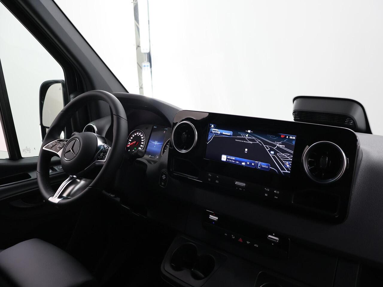 Mercedes-Benz SPRINTER 319 L2H2 RWD SELECT | Navigatie | Spiegelpakket | Klasse 3 Alarm | Verwarmde en Geveerde Comfort Chauffeursstoel en Verwarmde Comfort Bijrijdersstoel | LED koplampen | Parkeerpakket Met Camera | | BPM VRIJ | Distronic | Winterpakket | Leer | Certified