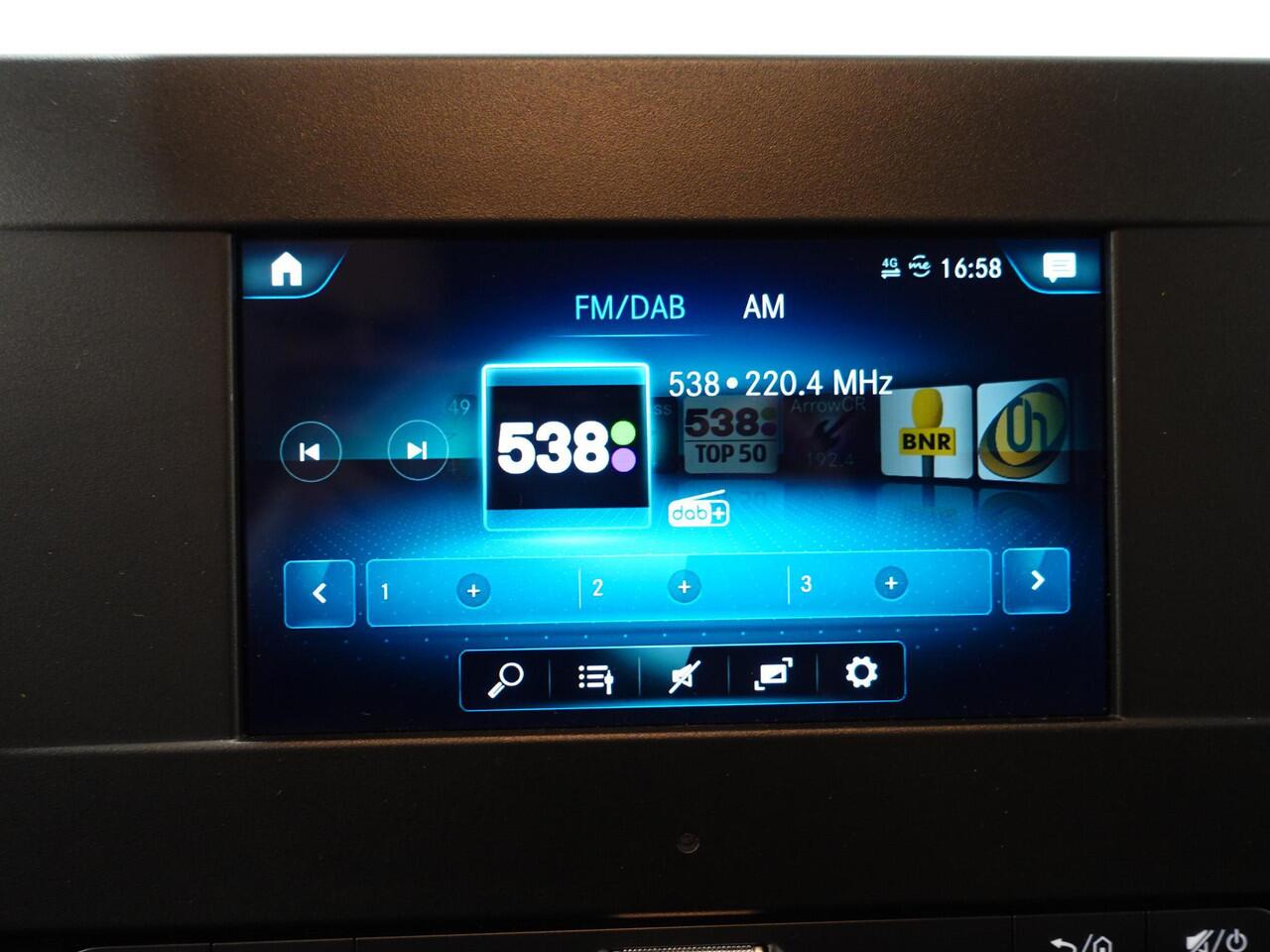 Mercedes-Benz SPRINTER 211 1.9 CDI L2H2 FWD Automaat 9-G tronic Airco Navi Camera Cruisecontrol 3Zits Electra pakket DAB