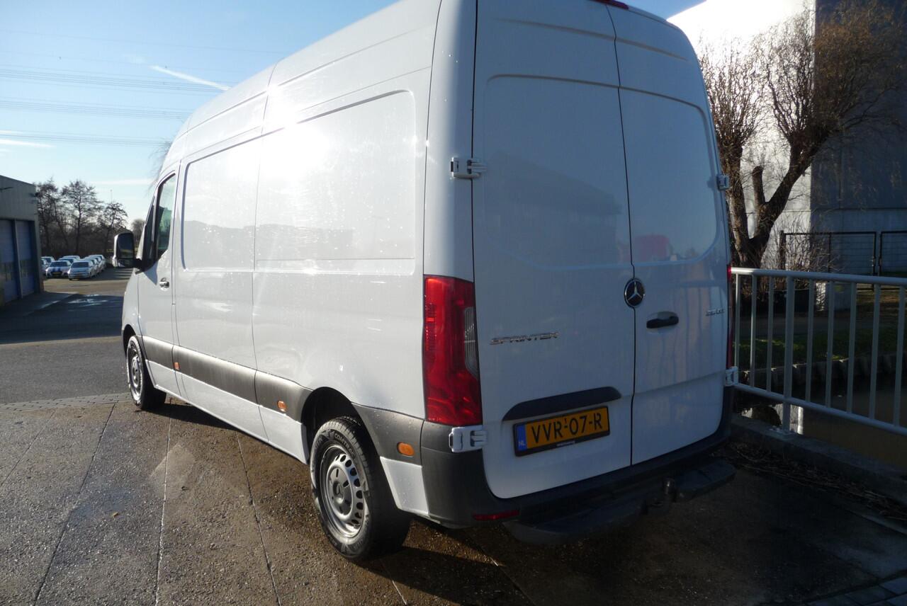 Mercedes-Benz SPRINTER 215 1.9 CDI L2H2 FWD Autm, Airco, Navi trekhaak, bank, Camera 11-2023