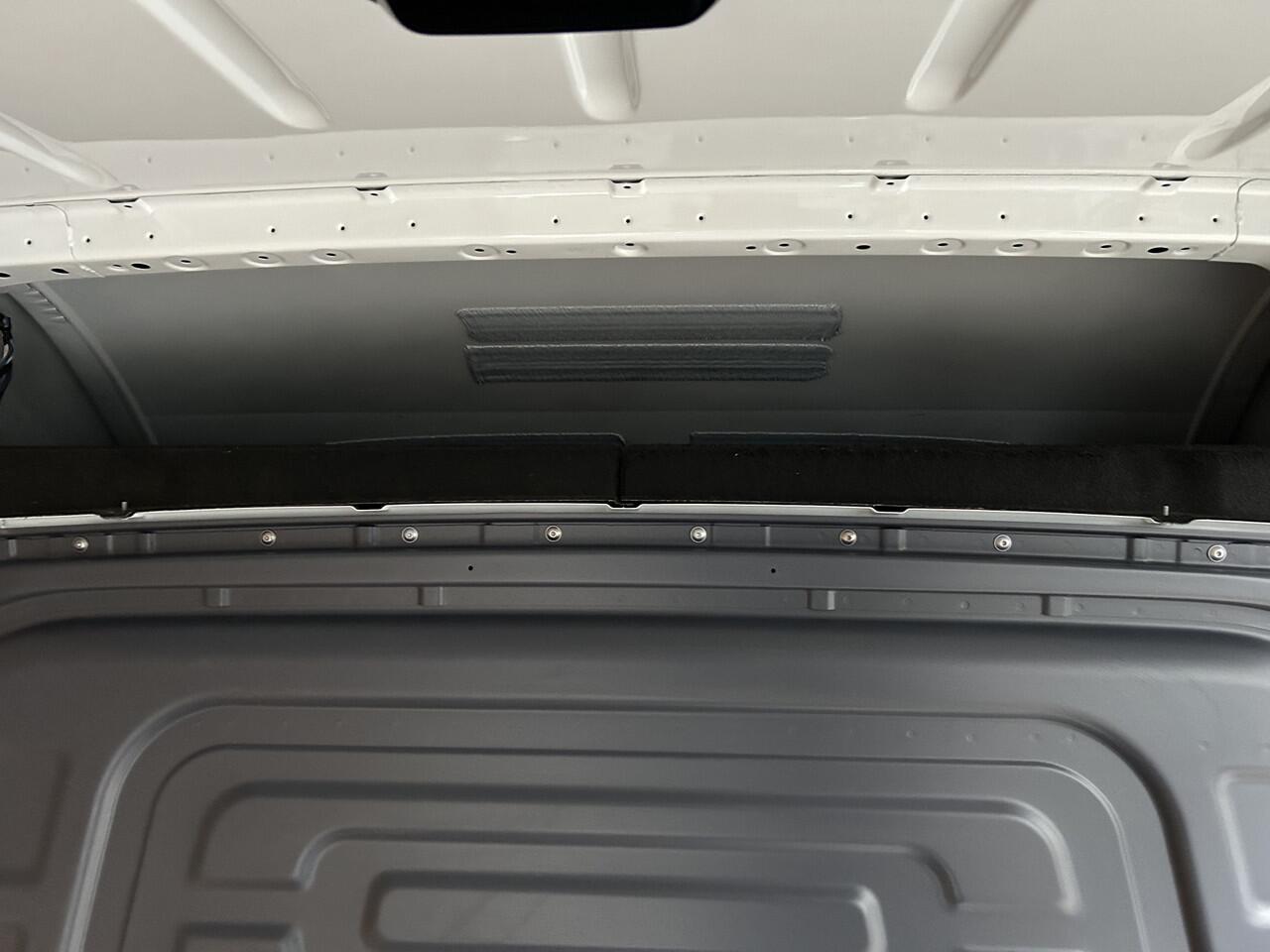 Mercedes-Benz SPRINTER 317 CDI L2 H2 MBUX / 360 Camera / Parkeersensoren / Navigatie / Cruise control / Airco / 270 Graden achterdeuren