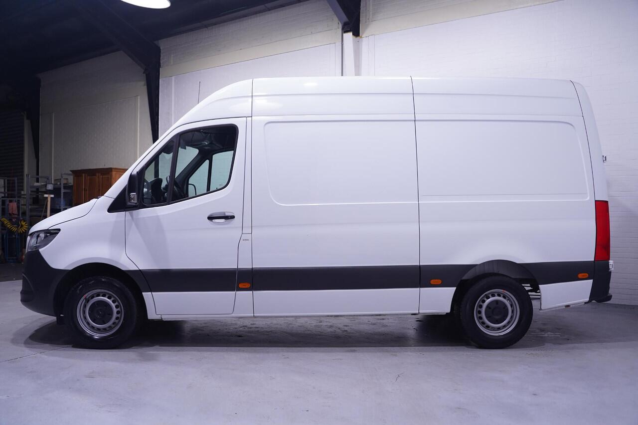 Mercedes-Benz SPRINTER 317 CDI 170 pk Aut. L2H2 Navi, Camera Laadruimte Pakket, Cruise Control, PDC V+A, 3-Zits