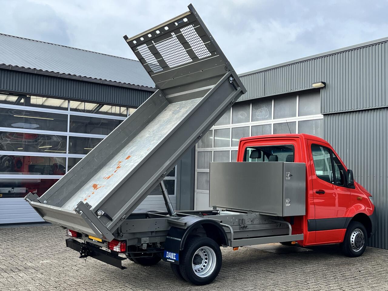 Mercedes-Benz SPRINTER 514 2.2 CDI Kipper Airco Trekhaak 3500kg trekgewicht Telefoonverbinding 3-Persoons Gereedschapskist Kieper Open laadbak Bpm vrij voor particulier gebruik!!