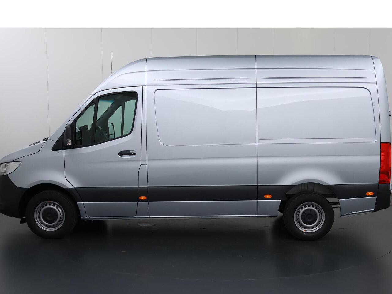 Mercedes-Benz SPRINTER 317 CDI L2 H2 RWD PRO | Smartphone integratie pakket | 10.25" MBUX Systeem | Achteruitrijcamera | 3500 KG Trekgewicht |