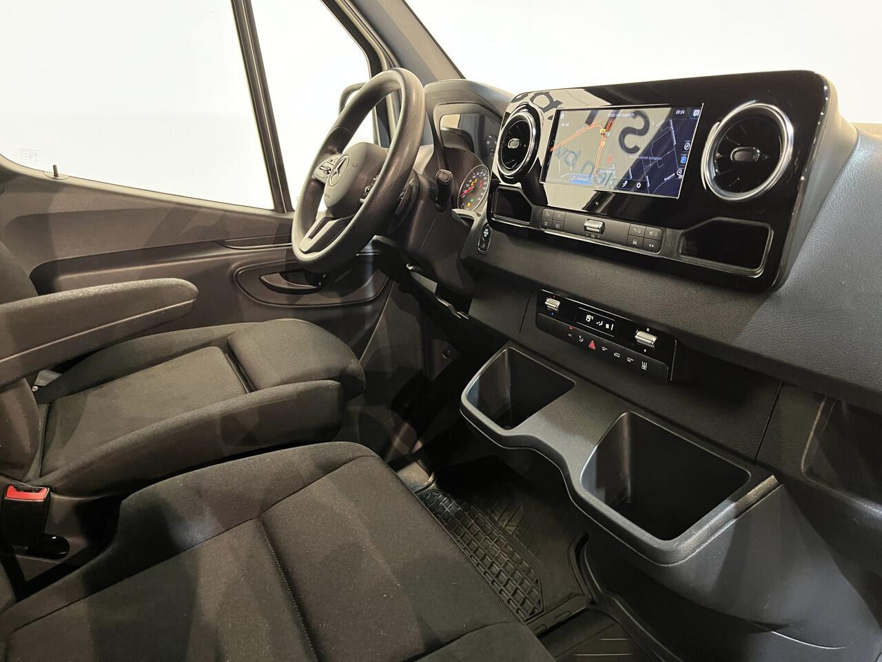 Mercedes-Benz SPRINTER 317 CDI L2H2 RWD Automaat / Servicebus / Sortimo Inrichting / Euro 6 / Airco / Camera / Lier / CarPlay / Cruise Control / Navigatie / 3-Zits / 58.600 KM !!