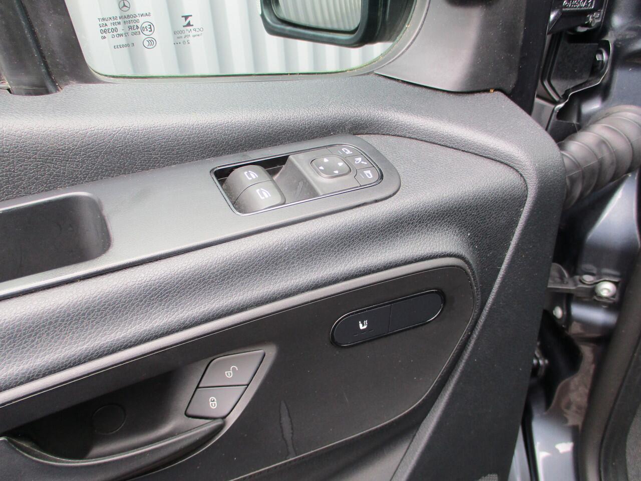 Mercedes-Benz SPRINTER 317 170 PK L2H2 Navi Led Airco Trekhaak