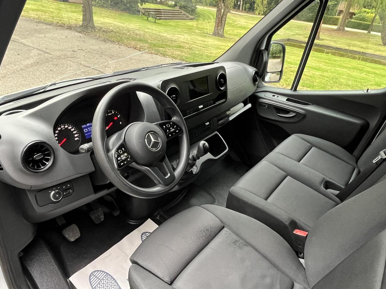 Mercedes-Benz SPRINTER 317 1.9 CDI L2H2 RWD Functional 2022 | Navigatie | Cruise controle | Stoelverwarming | Airco | Multifunctioneel stuurwiel | 6 versnellingen | Camera | Boekjes |