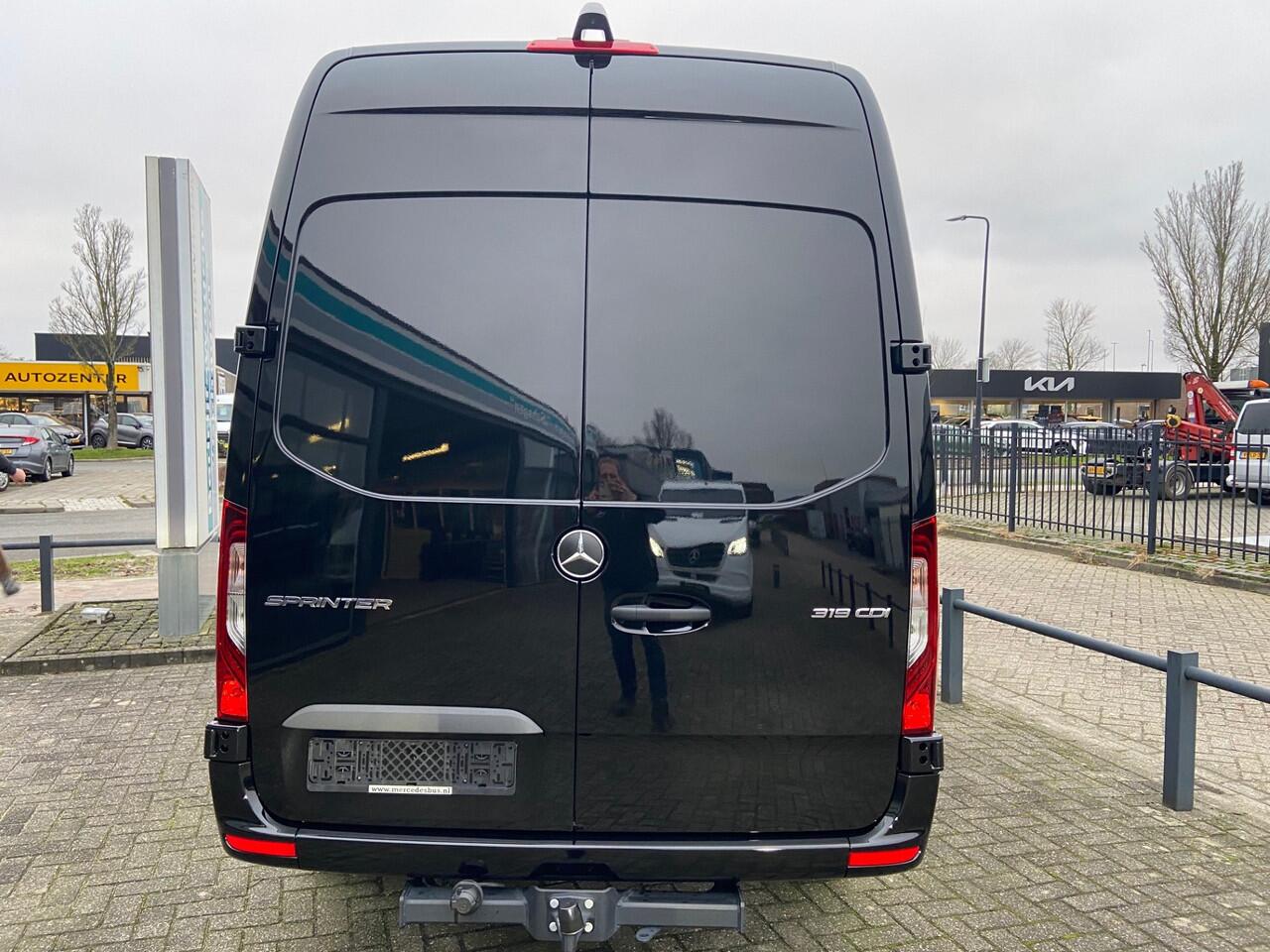 Mercedes-Benz SPRINTER 319 CDI L2H2 2x Schuifdeur | Facelift | 3.5T Trekhaak | LED | Gev. stoel