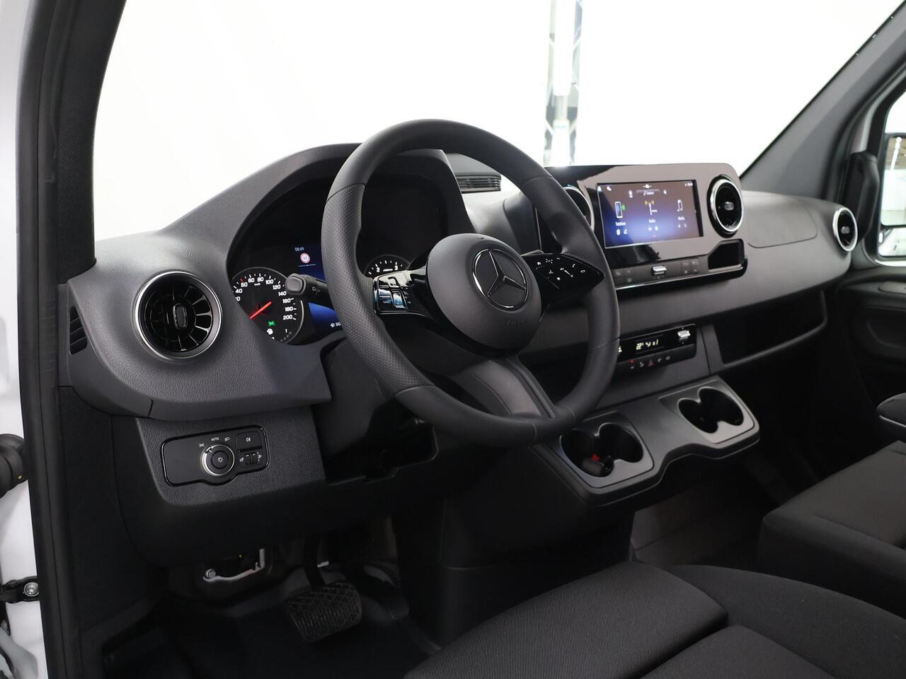 Mercedes-Benz SPRINTER 315 | Aut. | L2 H2 | RWD | PRO | 3500 KG. AHW | Airco | Cruise Control | 3500 KG. AHW | Carplay / Android Auto | Dodehoekassistent | Lane-Assist | Multifunctioneel Stuurwiel | 3-zits |