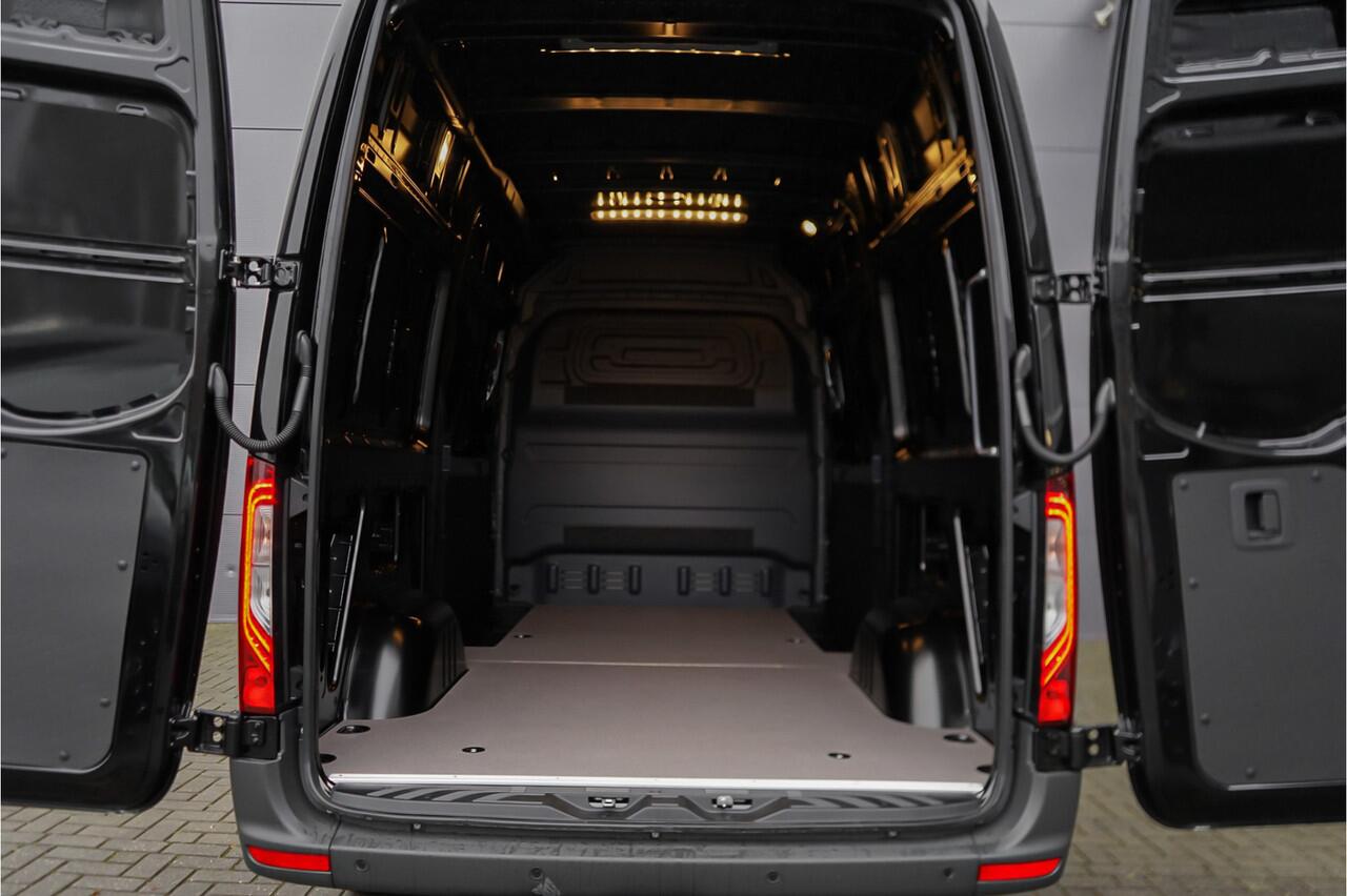 Mercedes-Benz SPRINTER 319 1.9 CDI L2H2 RWD 2x Schuifdeur 360° Distronic Navi Trekhaak 3.5T