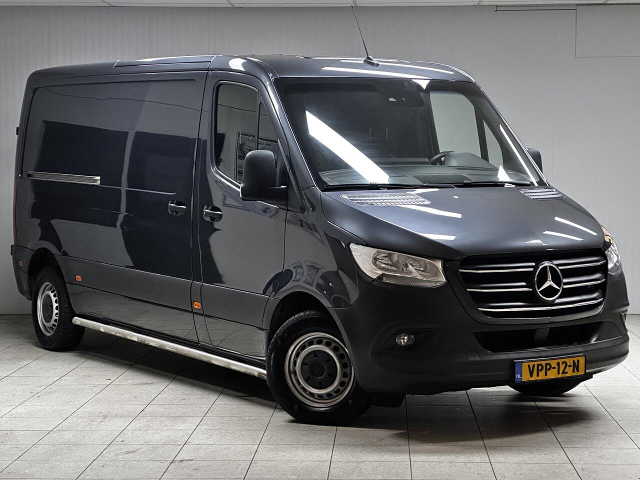 Mercedes-Benz SPRINTER 211 1.9 CDI L2H1 FWD /AUTOMAAT! /Trekhaak! /Camera /3-Zitplaatsen /Zij-schuifdeur rechts /Apple + Android /DAB+! /Keyless Go /Stoelverw. /Navi /Climat /Cruise /Elek. pakket /Bluetooth /Armsteun. /1e Eigenaar