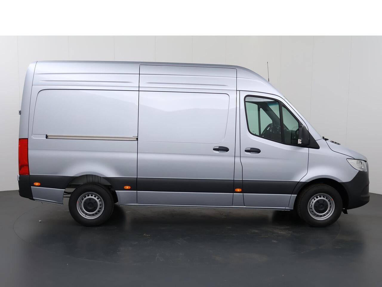 Mercedes-Benz SPRINTER 315 CDI | L2 H2 | RWD | Aut. | PRO | BPM VRIJ! | ACHTERUITRIJCAMERA | 3500 KG AHW | DODEHOEKASSISTENT | AIRCO | CRUISE | CARPLAY | ANDROID AUTO | METALLIC | 3-ZITS | MBUX SYSTEEM GROOT