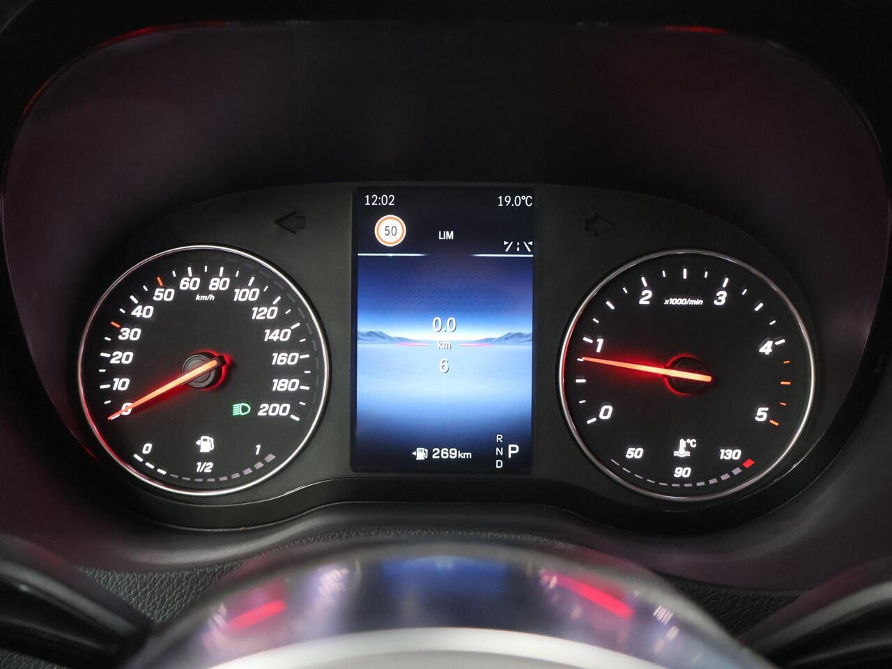 Mercedes-Benz SPRINTER 319 CDI L2 H2 Select | Winterpakket | Trekgewicht 3500 kg | Adaptieve Cruise Distronic | LED koplampen | Achteruitrijcamera | Smartphone integratie pakket |