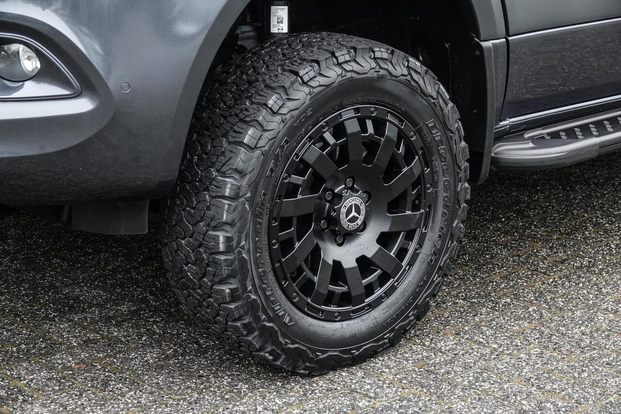 Mercedes-Benz SPRINTER 4x4 319Cdi 190Pk 9G-tronic | L2H1 | Dubbele Cabine | 2x Schuifdeur | 4WD | AWD | Bullbar | Treeplanken | 18'' All Terrain | Tenoriet Grijs