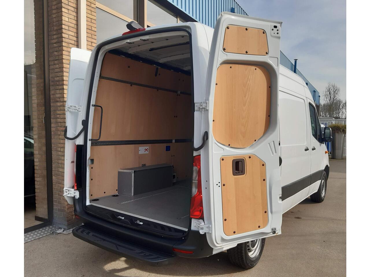 Mercedes-Benz SPRINTER 317 CDI L2H2 RWD MBux Camera PDC Navi Airco Cruisecontrol - ZONDER KRASSEN OF DEUKEN -