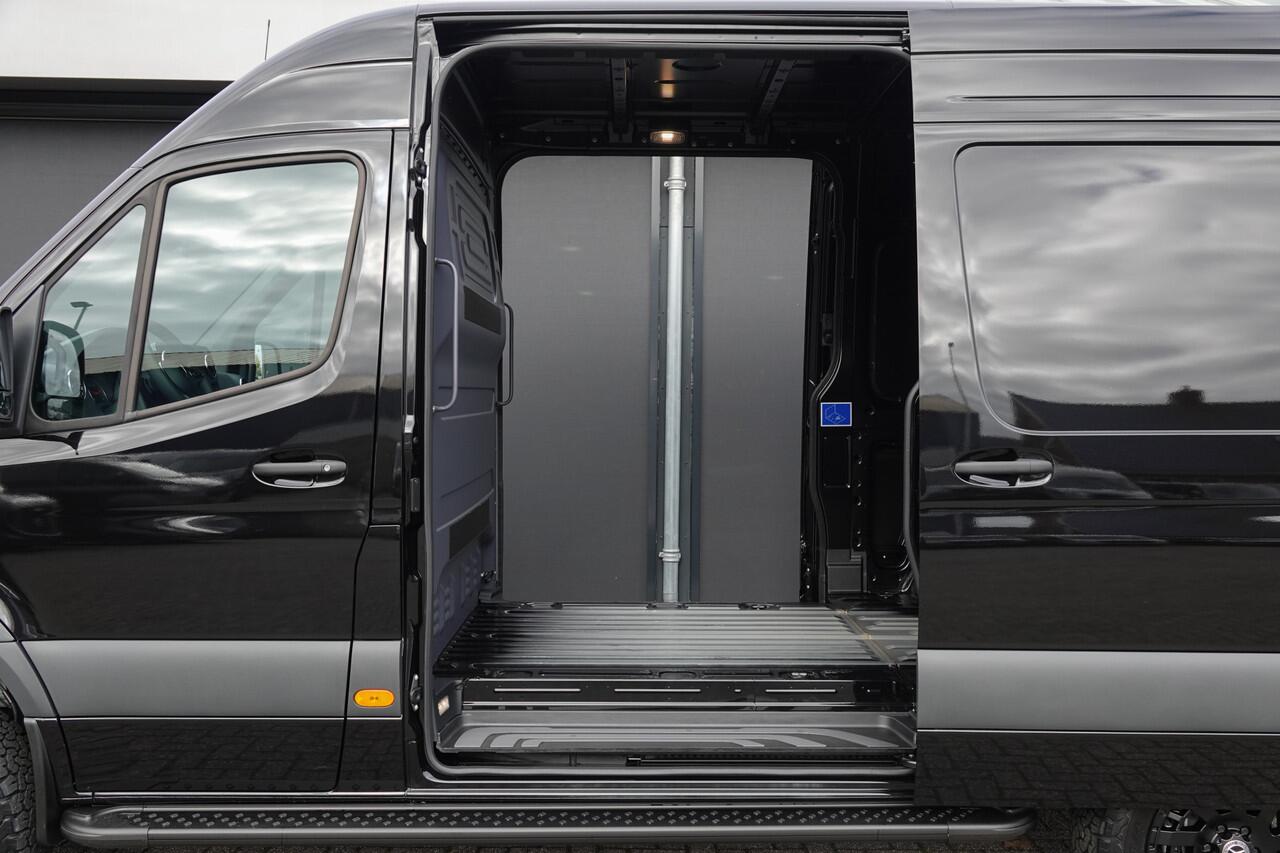 Mercedes-Benz SPRINTER 4x4 319Cdi 190Pk 9G-tronic | L2H2 | 2x Schuifdeur | 4WD | AWD | Bullbar | Treeplanken | 18'' All Terrain | Obsidian Black