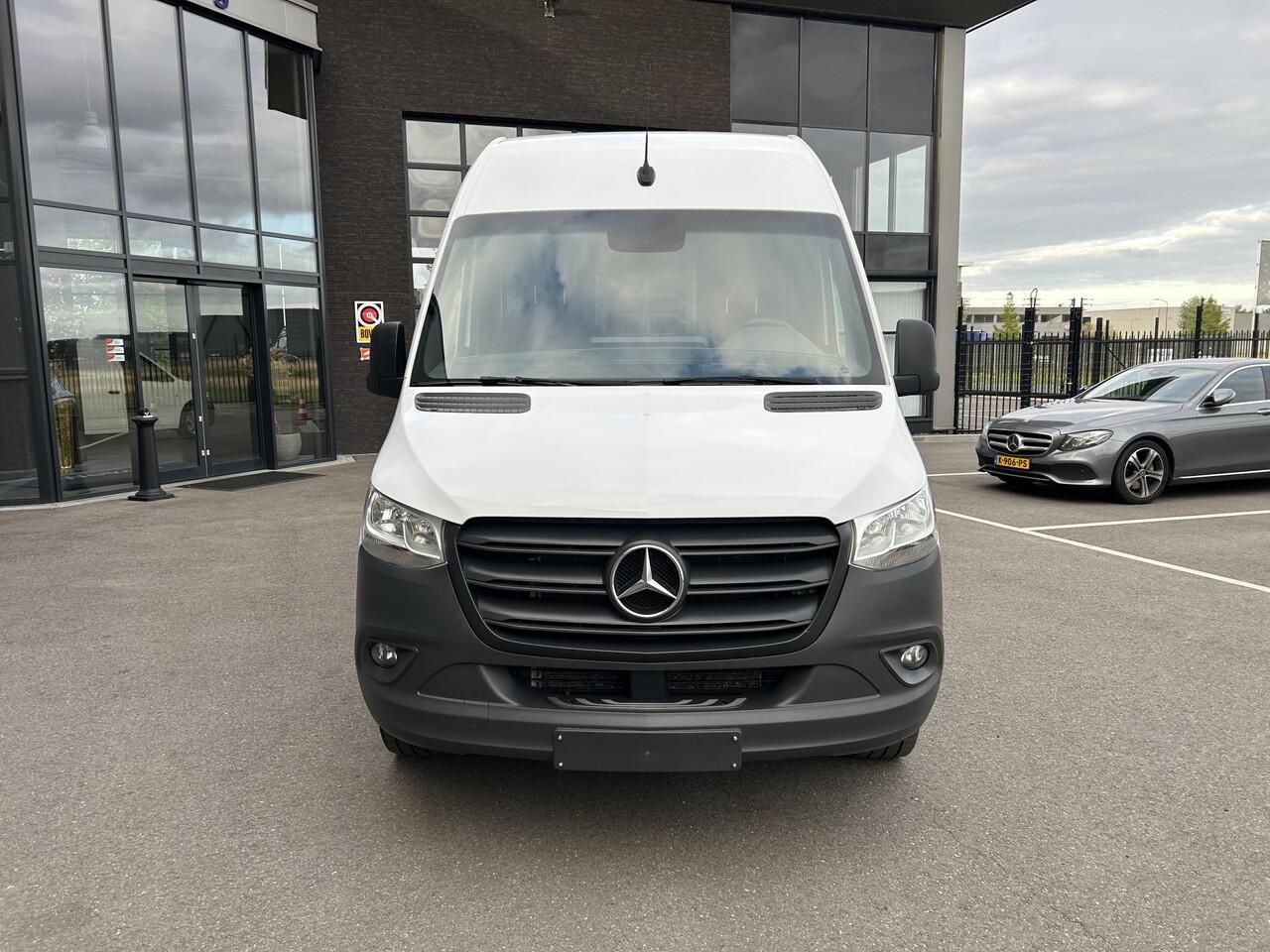 Mercedes-Benz SPRINTER 317 CDI L2 H2 2800KG Trekhaak / MBUX / Camera / Navigatie / Stand kachel / Airco / 270 Graden achterdeuren