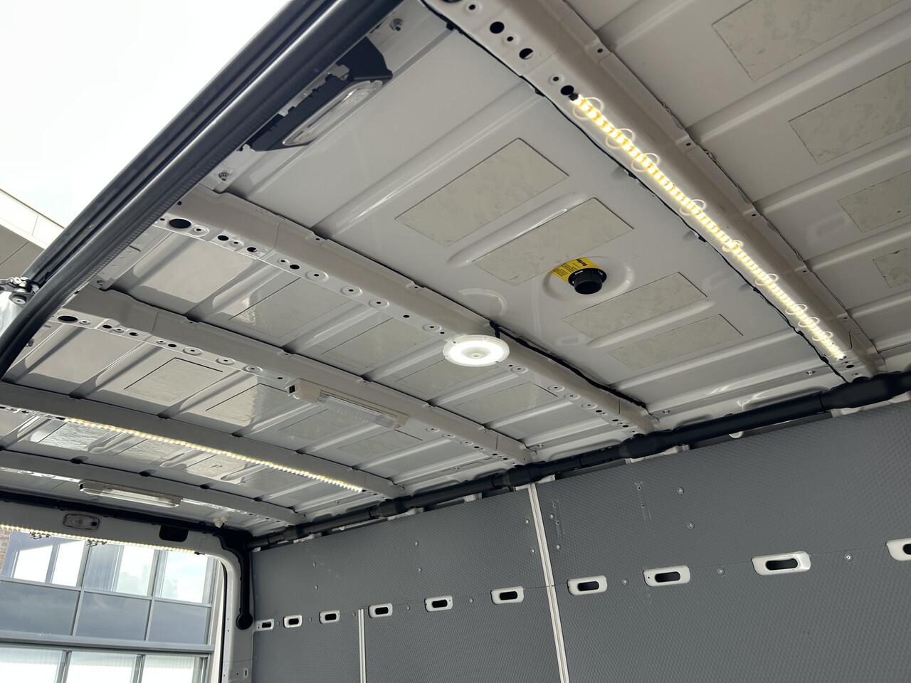 Mercedes-Benz SPRINTER 314 CDI L2 H2 MBUX / Trekhaak / Stand kachel / Camera / Navigatie / Cruise control / Airco / 270 Graden achterdeuren