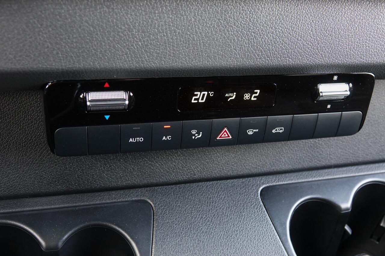 Mercedes-Benz SPRINTER 4x4 319Cdi 190Pk 9G-tronic | L2H1 | Dubbele Cabine | 2x Schuifdeur | 4WD | AWD | Bullbar | Treeplanken | 18'' All Terrain | Obsidian Black