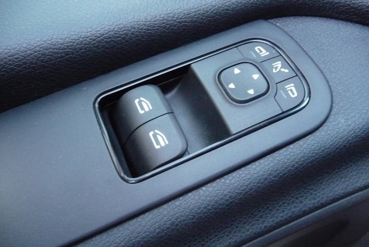 Mercedes-Benz SPRINTER 215 1.9 CDI L2H2 FWD Autm, Airco, Navi trekhaak, bank, Camera 11-2023