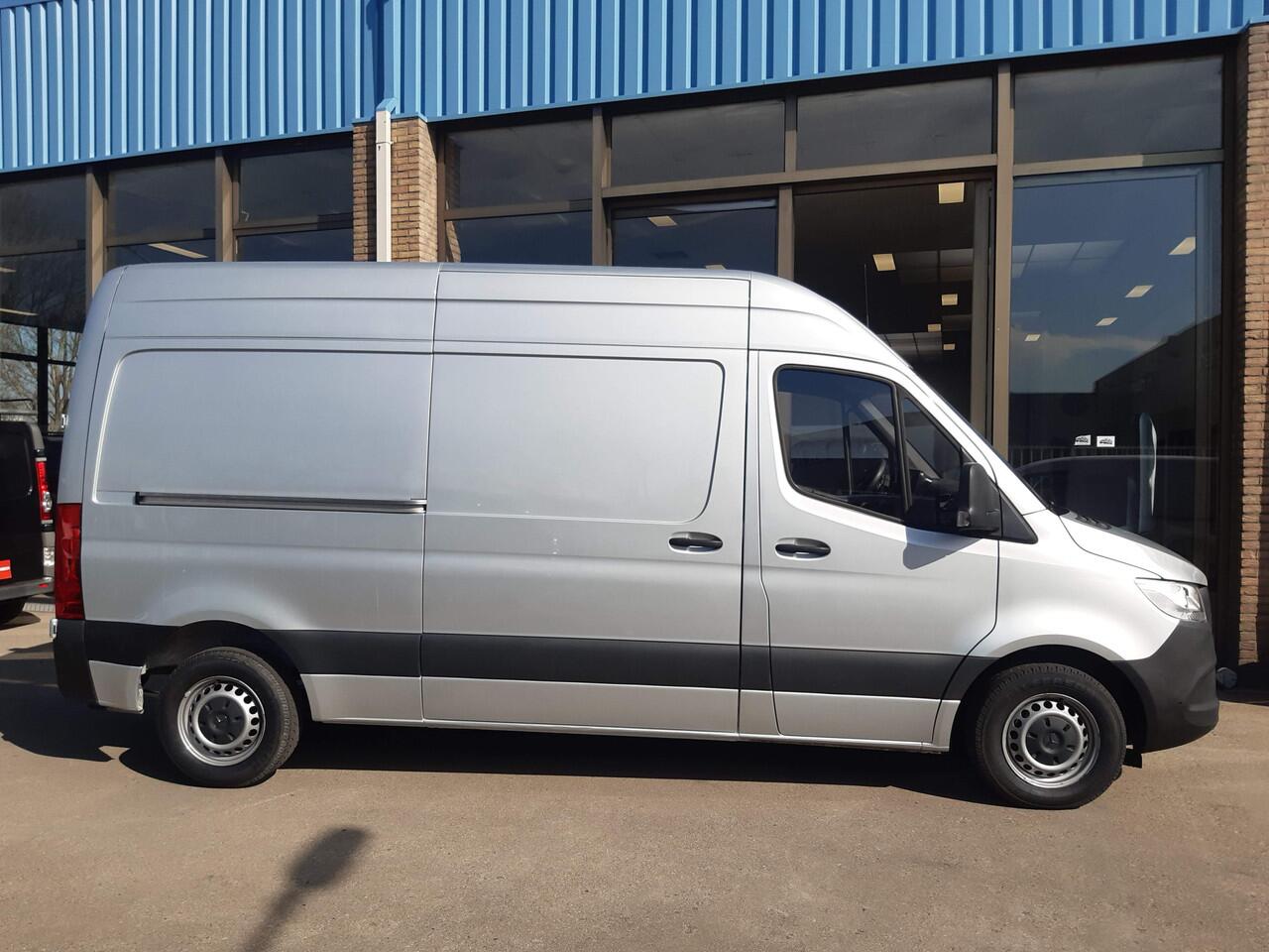 Mercedes-Benz SPRINTER L2H2 103 Kw/ 140Pk Autm. Airco Achteruitrijcamera Parkeersensors