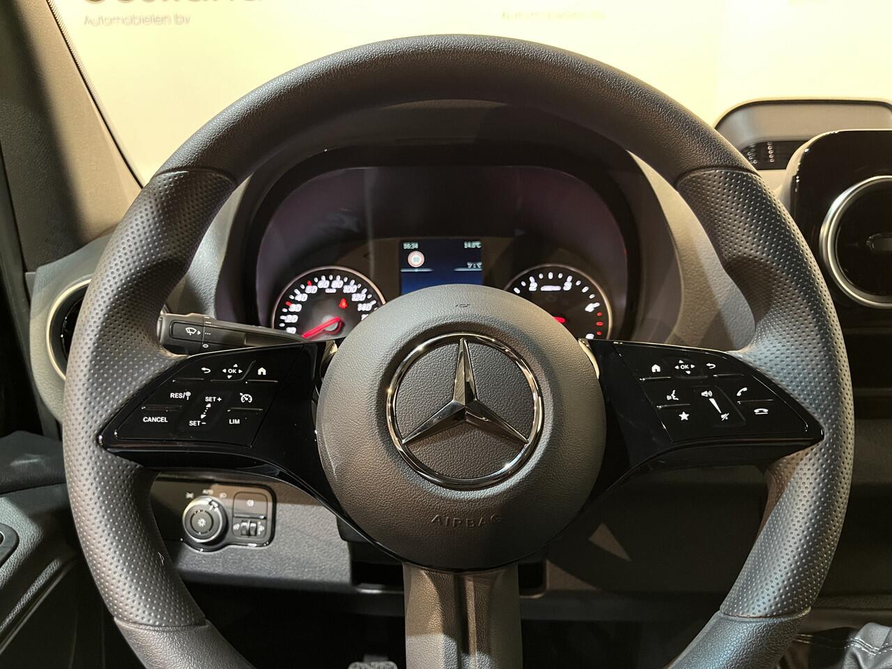 Mercedes-Benz SPRINTER 317 CDI L2 Pro RWD / Euro 6 / Trekhaak 3500 KG / Airco / Cruise Control / Camera / CarPlay / 18 KM !!!