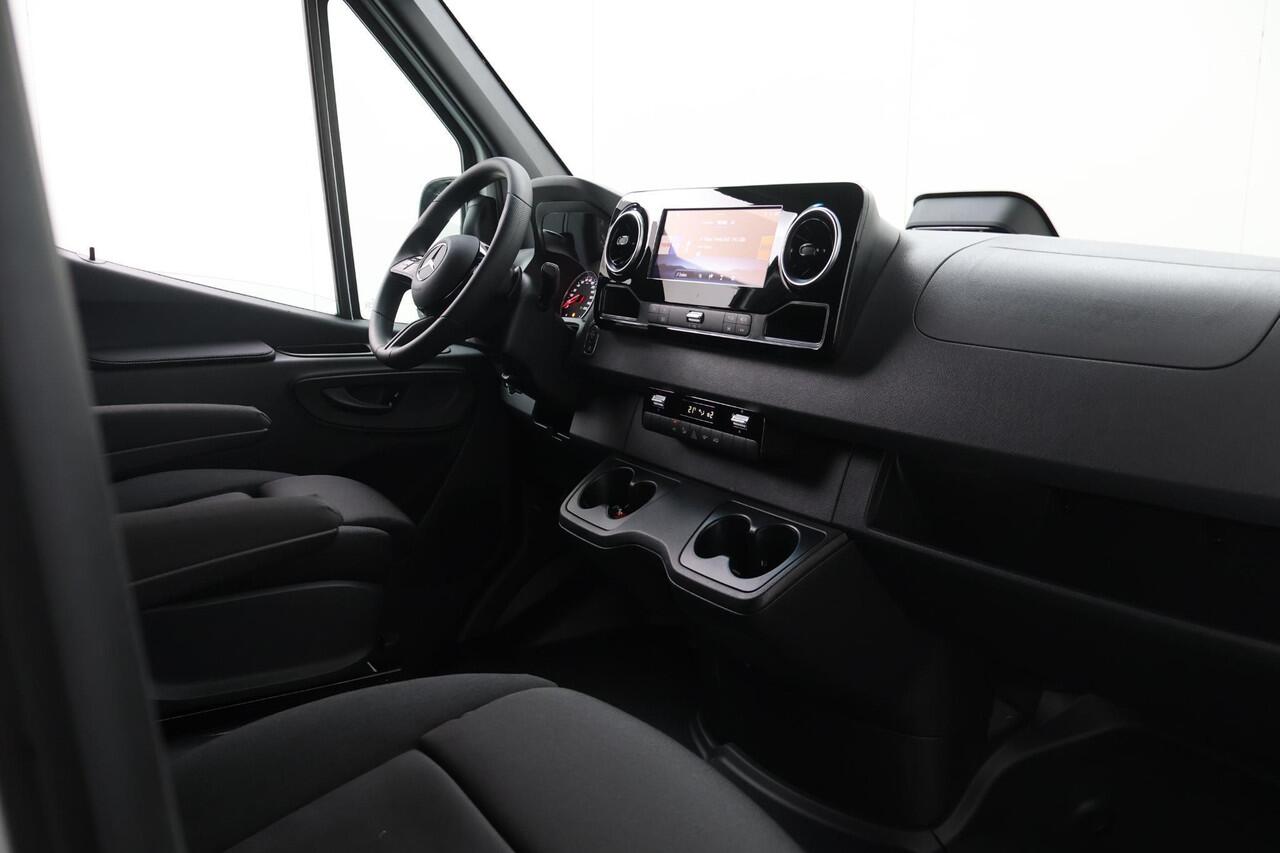 Mercedes-Benz SPRINTER 315 | Aut. | L2 H2 | RWD | PRO | 3500 KG. AHW | Airco | Cruise Control | 3500 KG. AHW | Carplay / Android Auto | Dodehoekassistent | Lane-Assist | Multifunctioneel Stuurwiel | 2-zits |