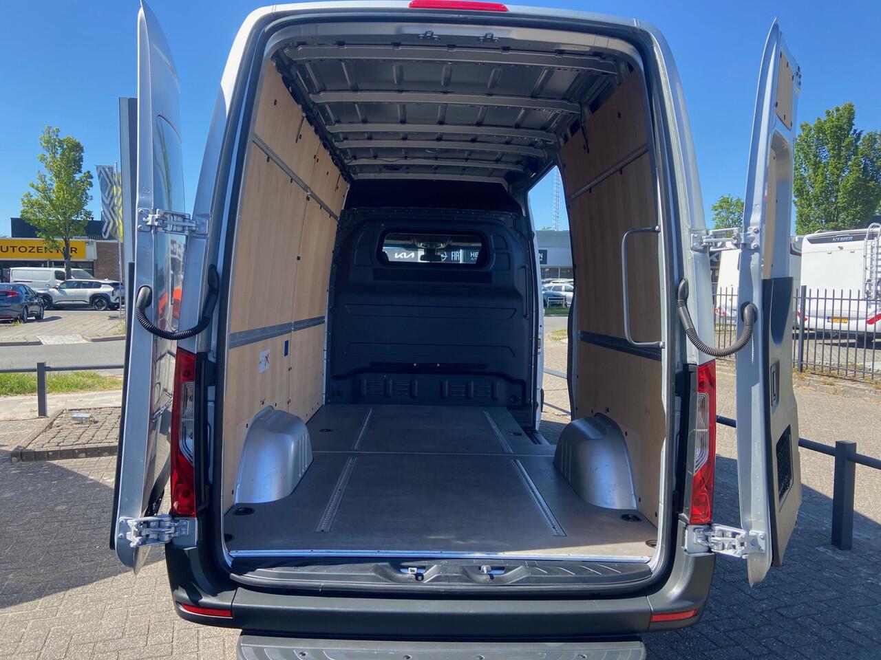 Mercedes-Benz SPRINTER 319 3.0 CDI V6 L2H2 E6 | Zeer netjes | 2x Gev. Stoel | Standkachel | Mbux 7