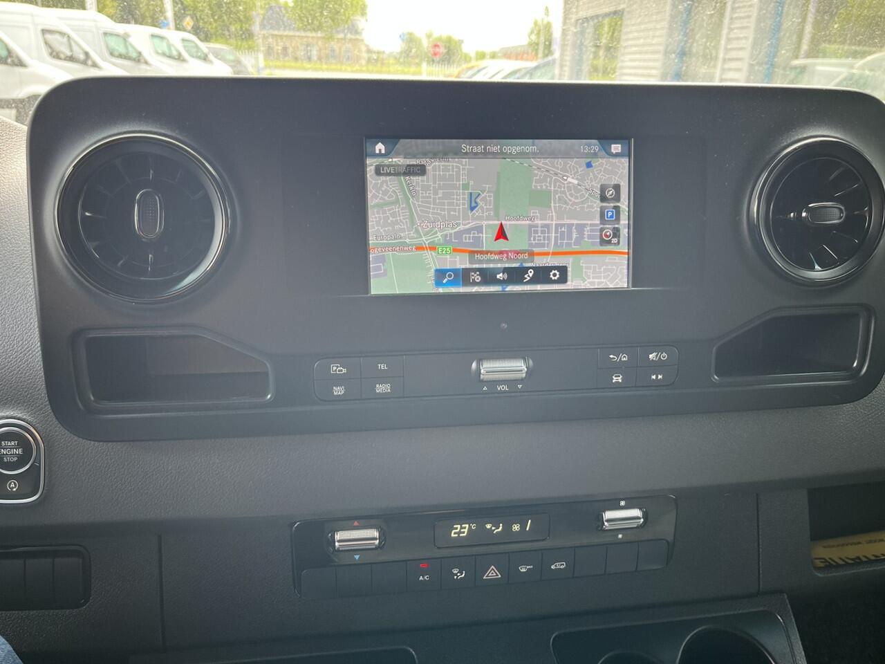 Mercedes-Benz SPRINTER 515 CDI Bakwagen met laadklep 7"MBUX Euro 6