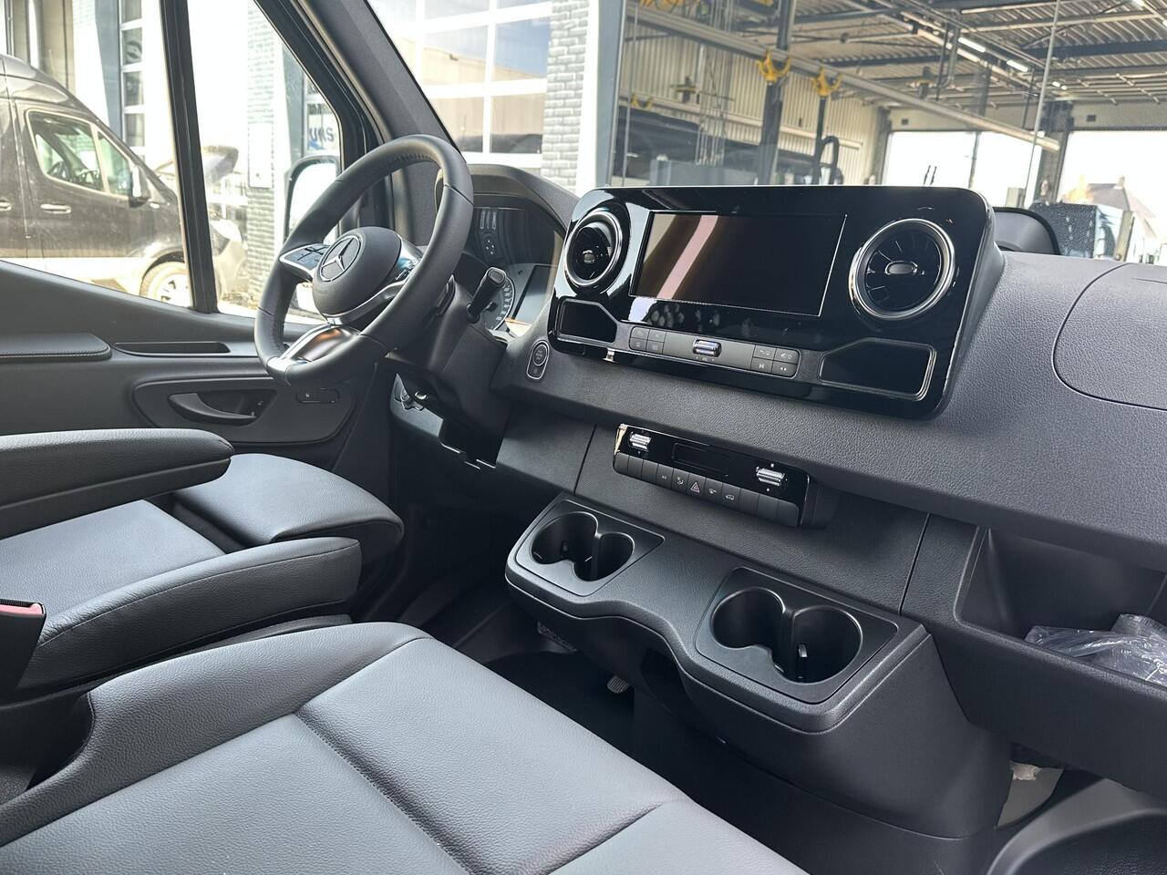 Mercedes-Benz SPRINTER 319 CDI L2 H2 RWD Select | Achteruitrijcamera | Airco | Cruise Control | Apple Carplay | LED Koplampen | Distronic Adaptieve Cruise Control | Navigatie |