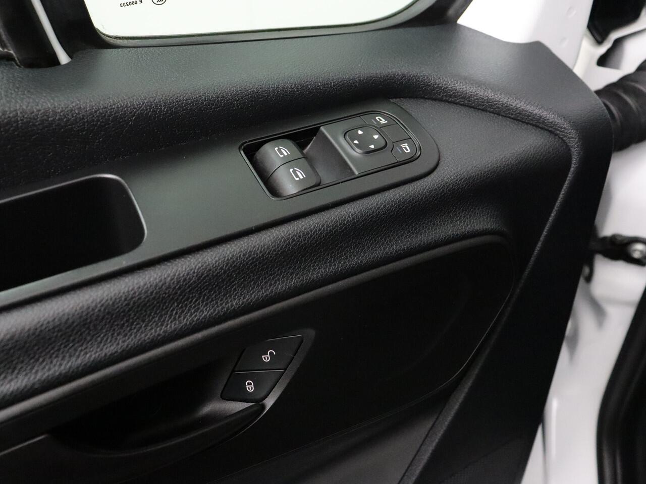 Mercedes-Benz SPRINTER 515CDI 9G-Tronic Automaat Bakwagen+Laadklep | Dakspoiler | Airco | Cruise | 3-Persoons