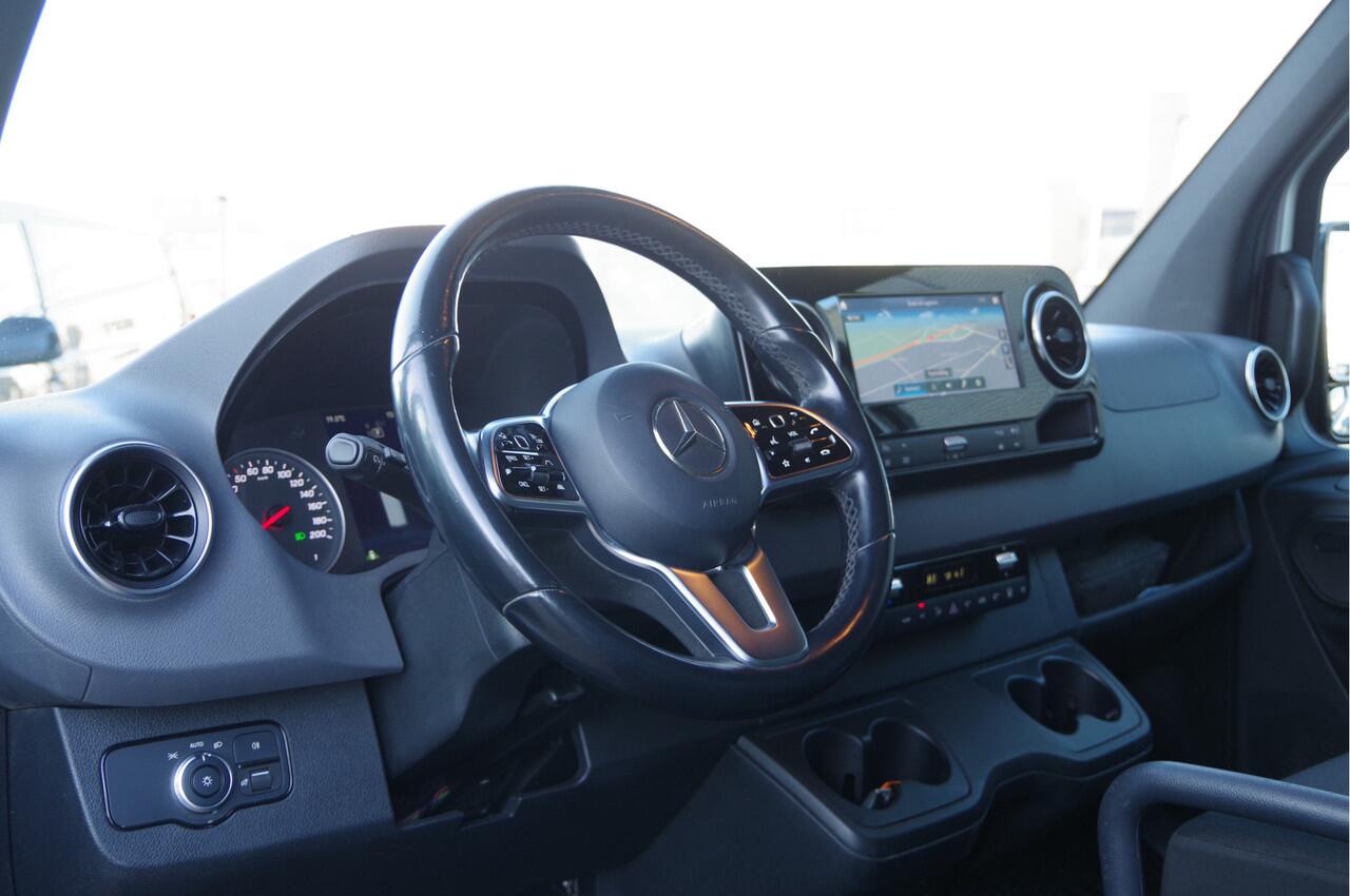 Mercedes-Benz SPRINTER 319 3.0 CDI V6 L2H1 AUT. LED, 3.5T TREKHAAK, LUCHTVERING, ADAPT. CRUISE, 360 CAMERA, MBUX 10'', STOELVERWARMING, STANDKACHEL, VOORRUIT VERWARMING, CLIMA