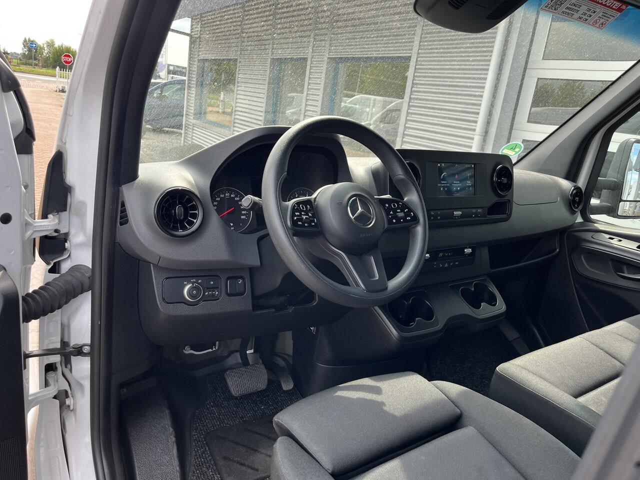 Mercedes-Benz SPRINTER 515 CDI Bakwagen met laadklep 7"MBUX Euro 6