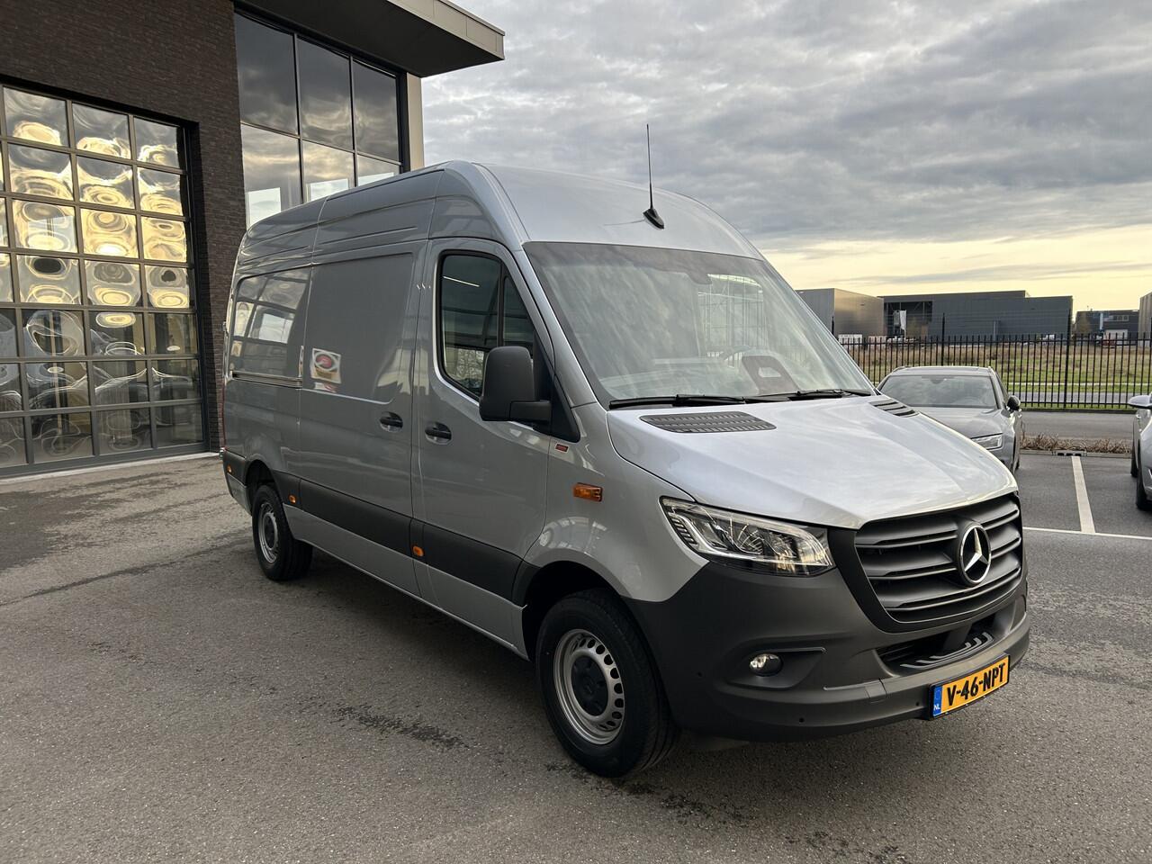 Mercedes-Benz SPRINTER 317 CDI L2 H2 Pro LED / MBUX / Navigatie / Camera / Parkeersensoren / Cruise control / Airco / 270 Graden achterdeuren