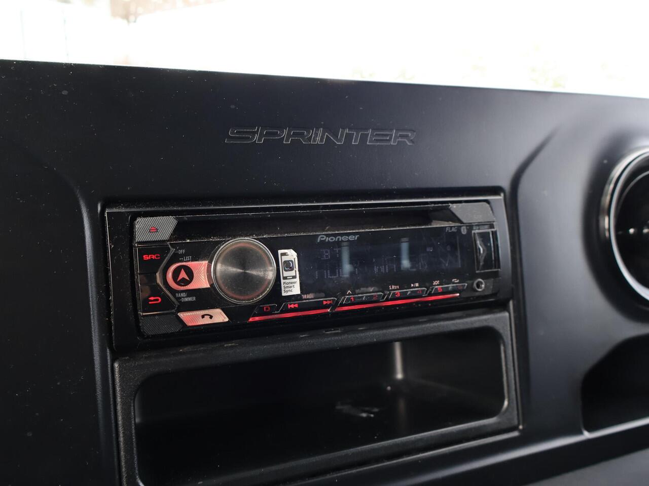 Mercedes-Benz SPRINTER 314 2.2 CDI 143 PK L2H2 SELENIETGRIJS METALLIC *118.204 KM* + TREKHAAK | AIRCO