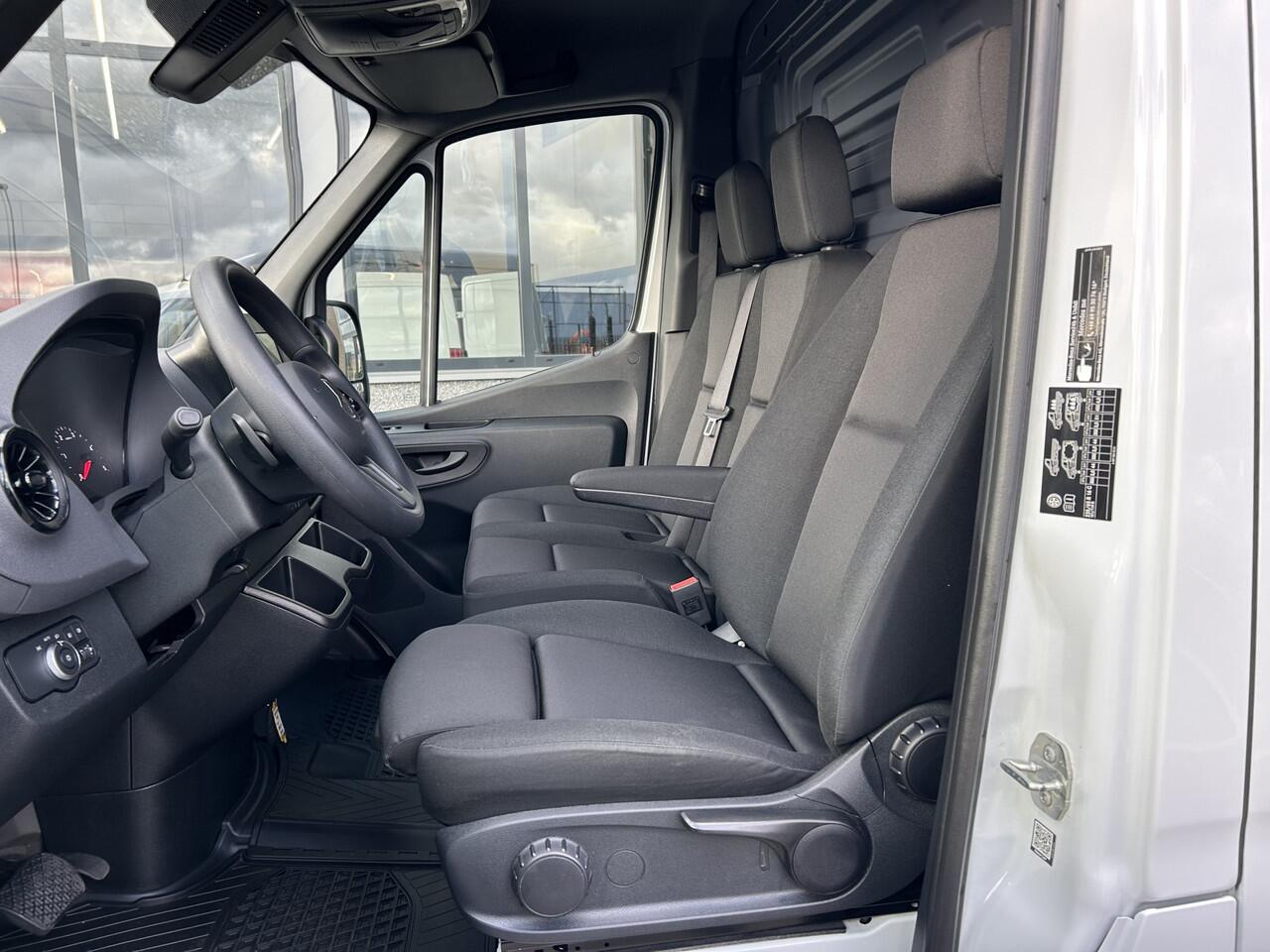 Mercedes-Benz SPRINTER 317 CDI L2 H2 Automaat / 360 Camera / MBUX / Navigatie / Cruise control / Airco / 270 Graden achterdeuren